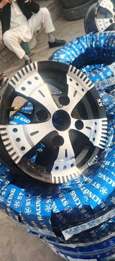 Good condition no crack no esue