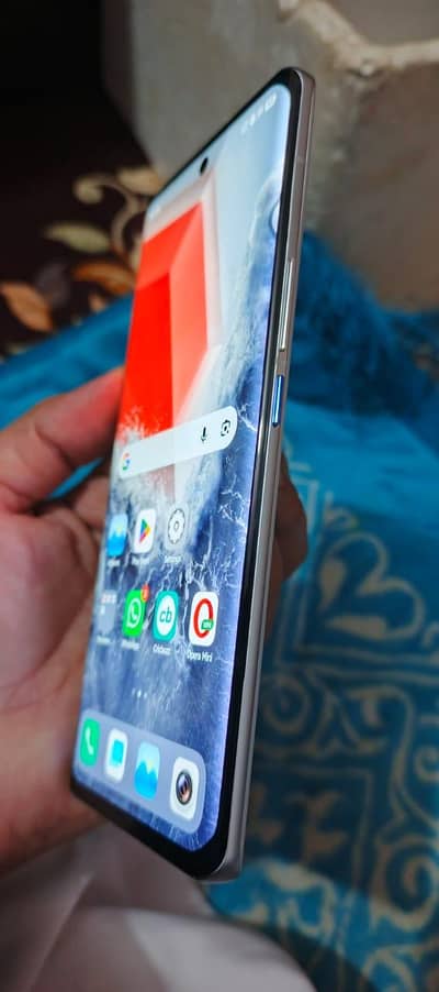 IQOO 9pro 12/256 gb .