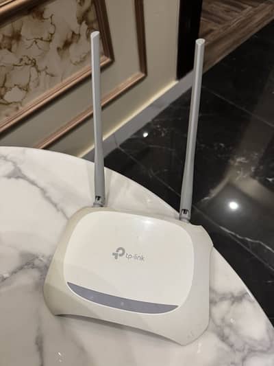 Tp link router with charger