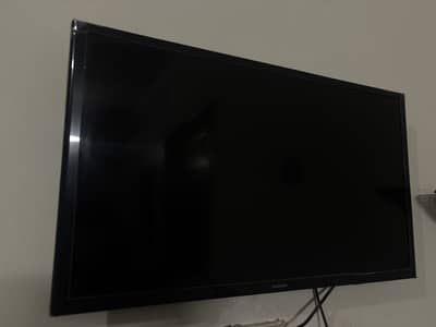Samsung LED TV 32 Inch ( non smart) Excellent Condition