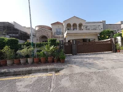 25 Marla Luxury Spacious House Available In Bahria Springs