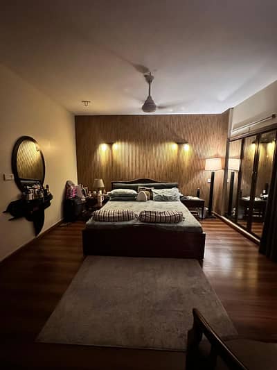 1800 sqft ~ FLAT FOR SALE AT PHASE 1 DHA KARACHI