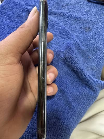 I phone 11 pro 256gb pta approved water pack