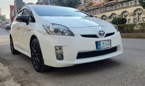 PRIUS 2015 IN IMMACULATE CONDITION