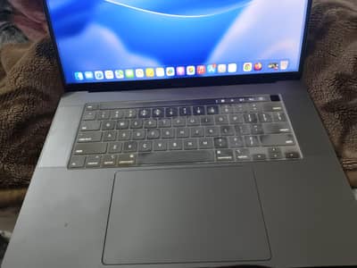MacBook pro 2016 , 16 inch ,  32Gb , 512GB  Screchless