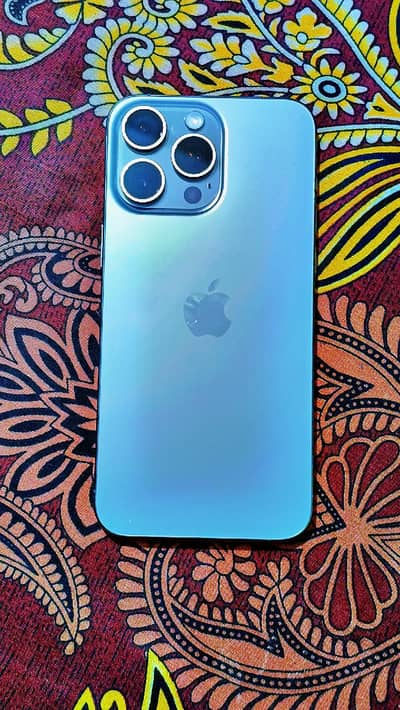 15 pro max Natural Titanium