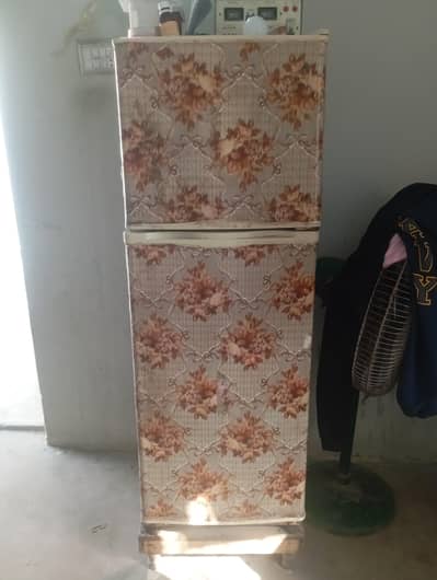 dawlance fridge medium size