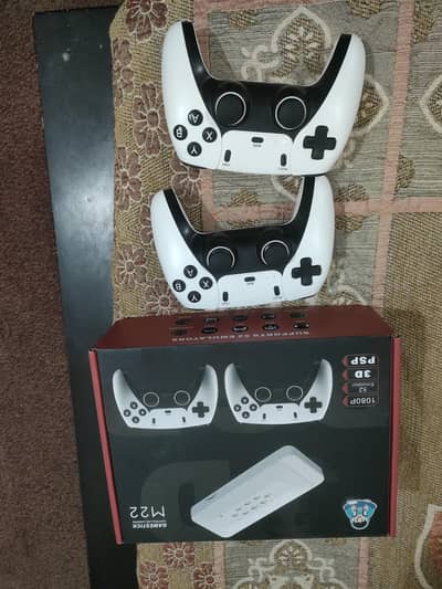 M22 Gaming console with controller