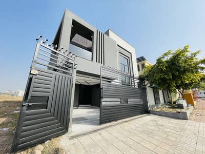 Solar Installed - 10 Marla Designer House available for Rent