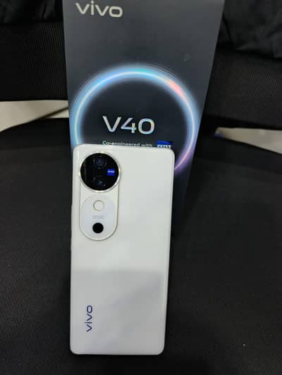 Vivo V40 complete box