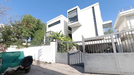 Fully Furnished Ideal 28 Marla House Available In Bani Gala, Bani Gala