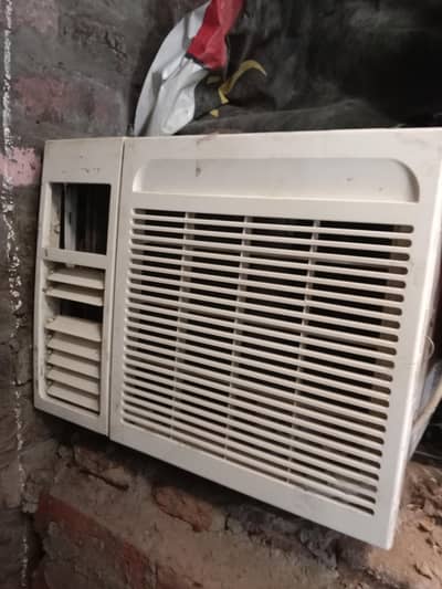 Window AC good condition no problem inside it good condition