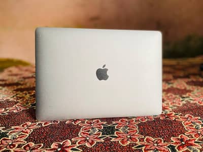 Apple MacBook Pro 2019 13 inch touch bar core i7 16 256