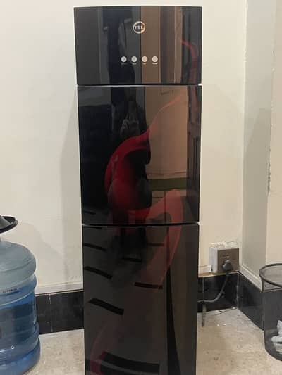 Pel water dispenser