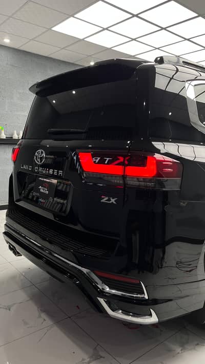 Hardworking Female Required for customer dealing and with bonus