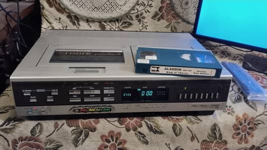 Fisher VCR remote control or leeds saat Hain full working condition me