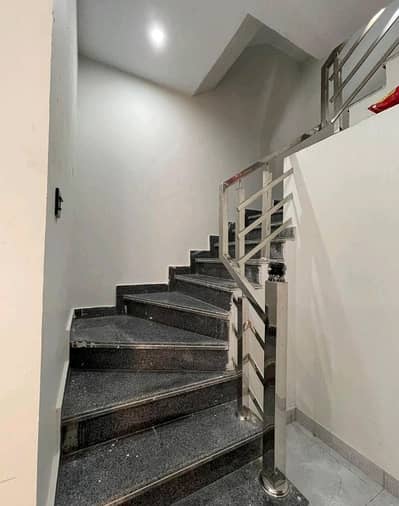 Perfect Prime Location 10 Marla House In Wapda Town For rent