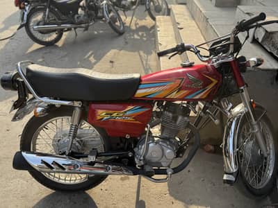 Honda 125 25/26 model just 2200km drive