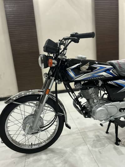 Honda 125 black 2025 03275158248