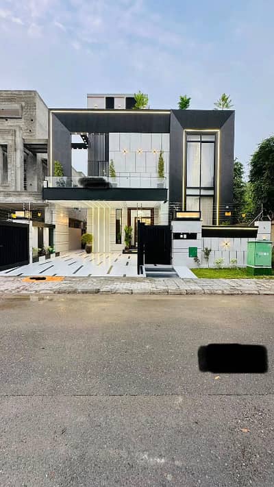 10 MARLA FURNISHED HOUSE AVAILABLE FOR RENT