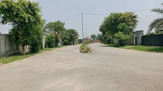 BEAUTIFUL LOCATION 3 4 AND 8 KANAL FORM HOUSE FOR SALE