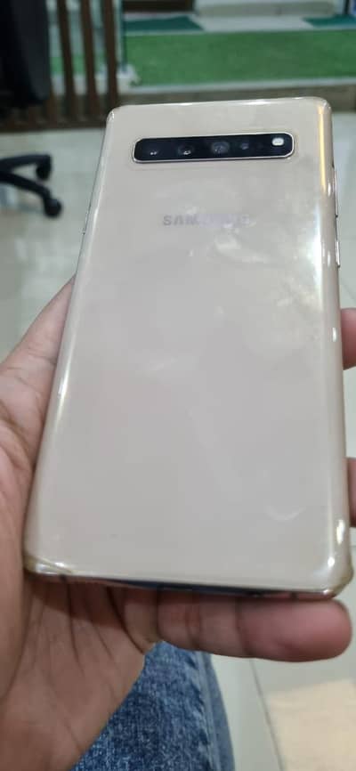 Samsung S10 5g in lunch condition