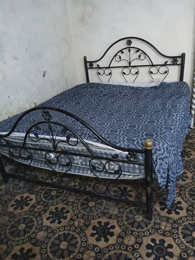 Iron bed neat and clean Location Jinnah garden phase 1 Islamabad