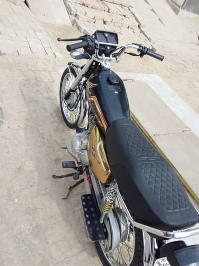 good condition fist hand use mantain Honda showroom