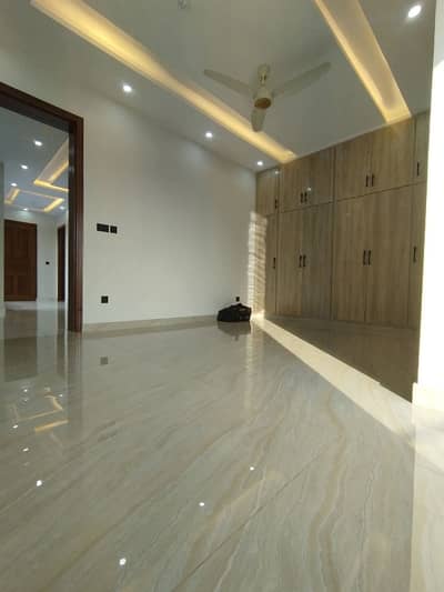 BEAUTIFUL HOUSE FOR SALE AVAILABLE