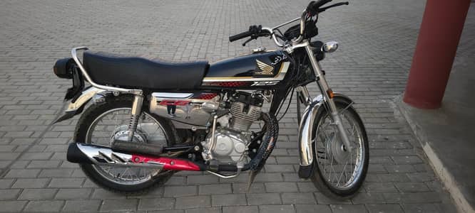 125s Special edition 2025Model ,3000km driven just like a brand new