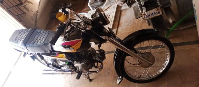 star 2004 model yellow Patta