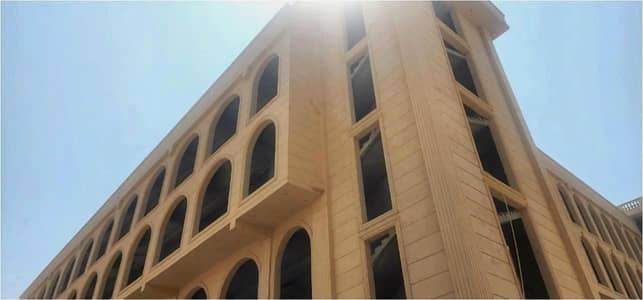 130,000 Sqft Hospital University College Building with Big Open Area and Parking