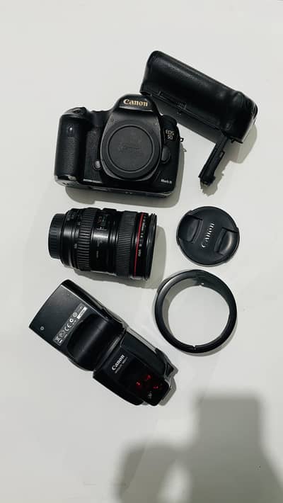 Canon 5D Mark iii With Canon 20-105 F4 With Camera Grip & Flash Light