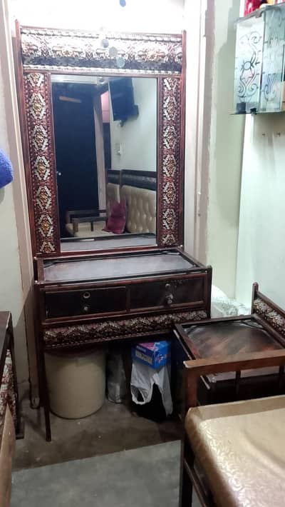 dressing or 2 side tables