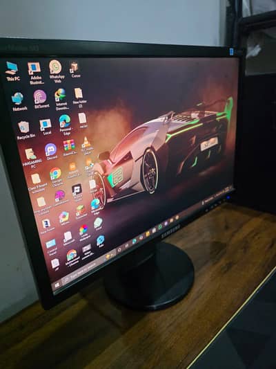 Samsung LED Monitor 19” | HD Display | Smooth Working