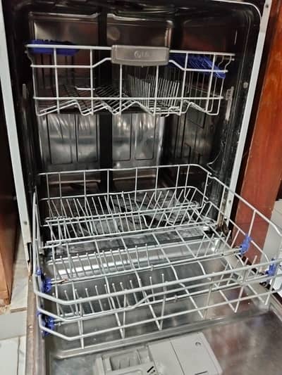 LG DISHWASHER FULL SIZE