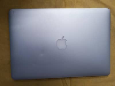 Macbook Pro 2015 16gb core i7 urgent sale