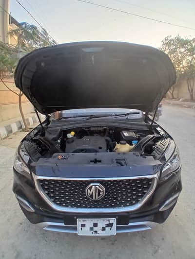 MG HS Trophy 2023 Top of the Line