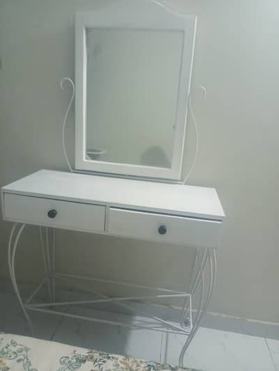 Dressing table