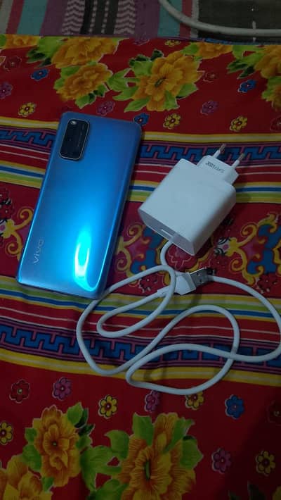 vivo v19 8/128 mobile, charger