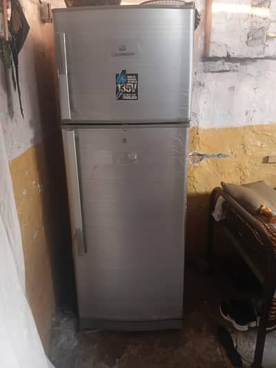 New condition ha. freezr wala khana damage ho gia tha so change hwa ha