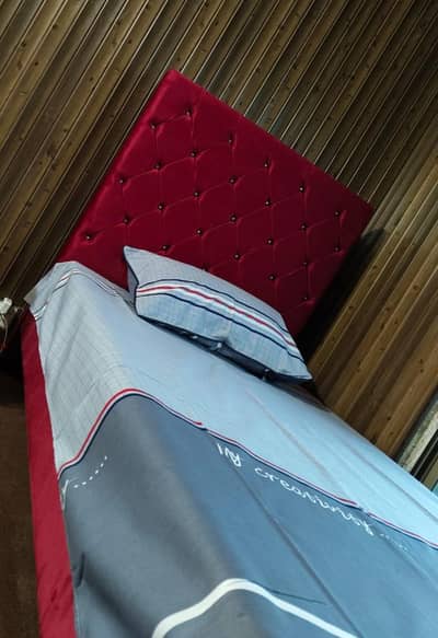 Single Bed with Stylish Red Tufted Headboard – Excellent Condition