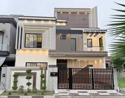 Beautiful 10 Marla House For Sale in Diamond City Sialkot