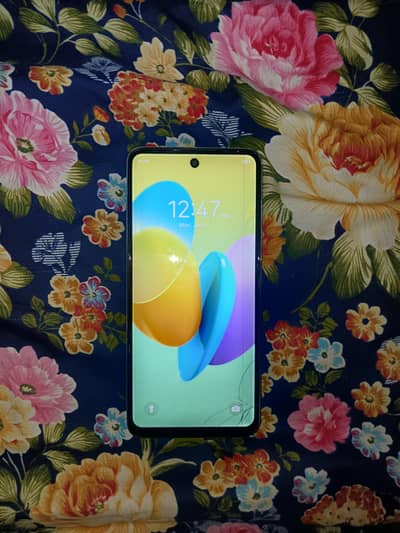 tacno spark 20c (Ram4+4 rom 128)