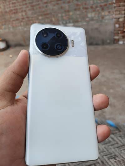 20 pro plus 16+256. . original box chgar Sath urgent sel no open.