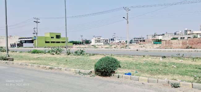 Prime Location 10 Marla Residential Plot Near Park, Mosque, in J Block LDA Avenue 1 Lahore