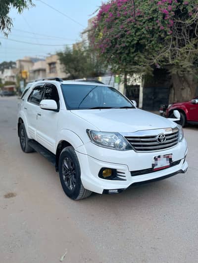 Toyota Fortuner V TRD 2016