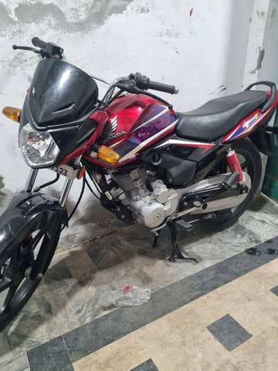 HONDA CB 125F (2021)