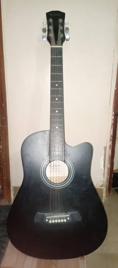 Guitar for sale in good condition with its bag 32inchs