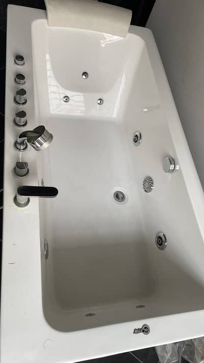 Colston Whirlpool Jacuzzi Bath Tub